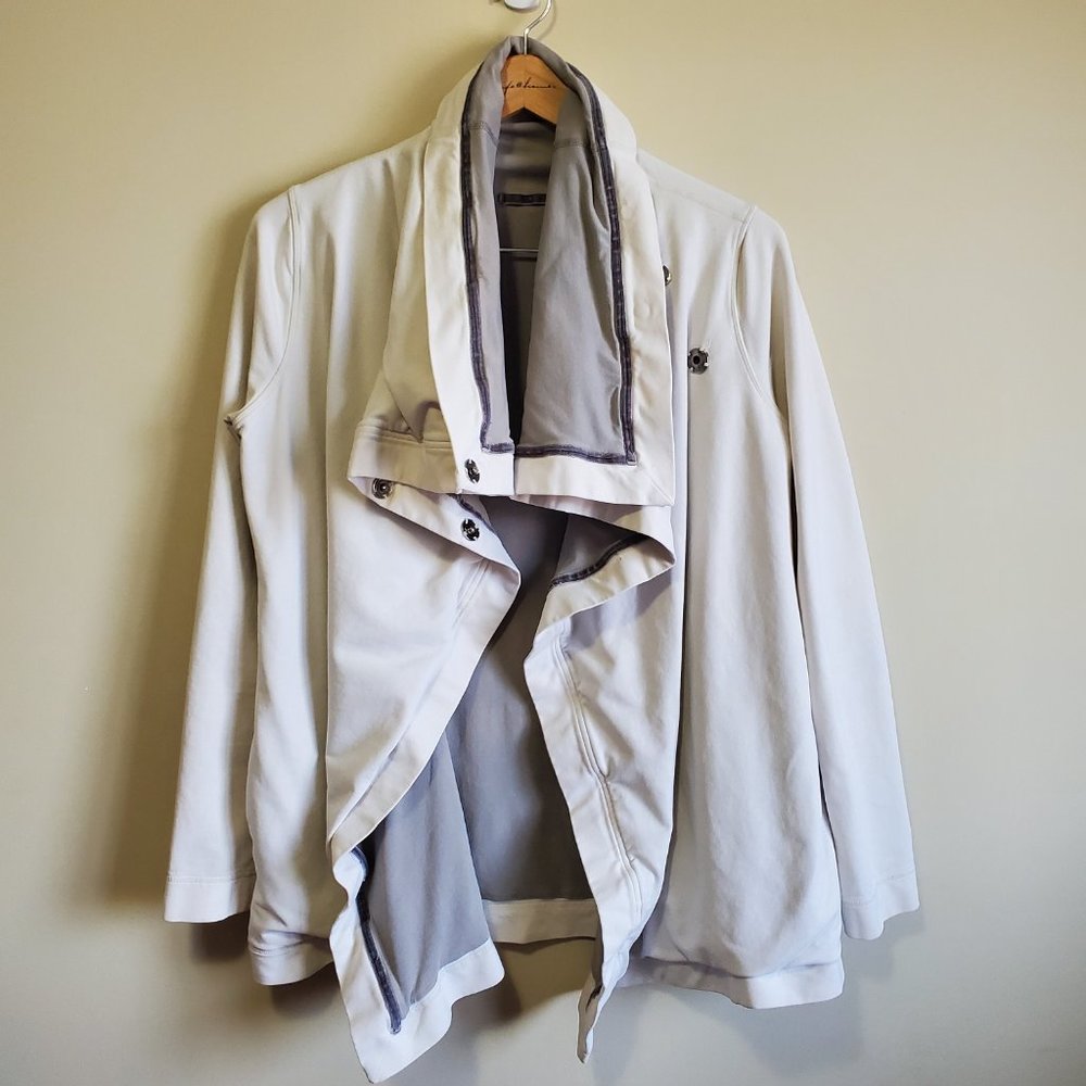 LULULEMON / 8 / Women's Savasana Wrap Cardigan Sweater Shawl - White Grey